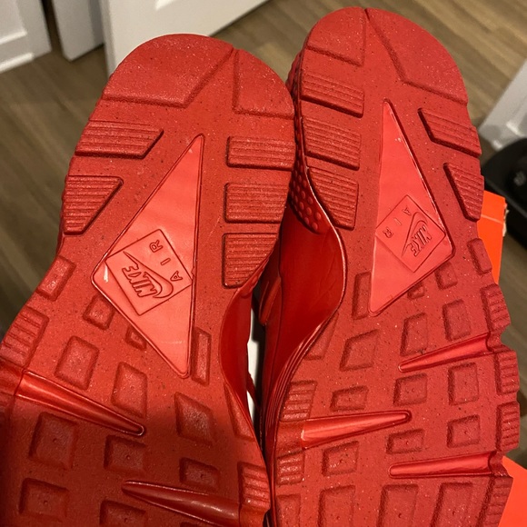 [SOLD] Nike “Triple Red” Huarache - Picture 7 of 11